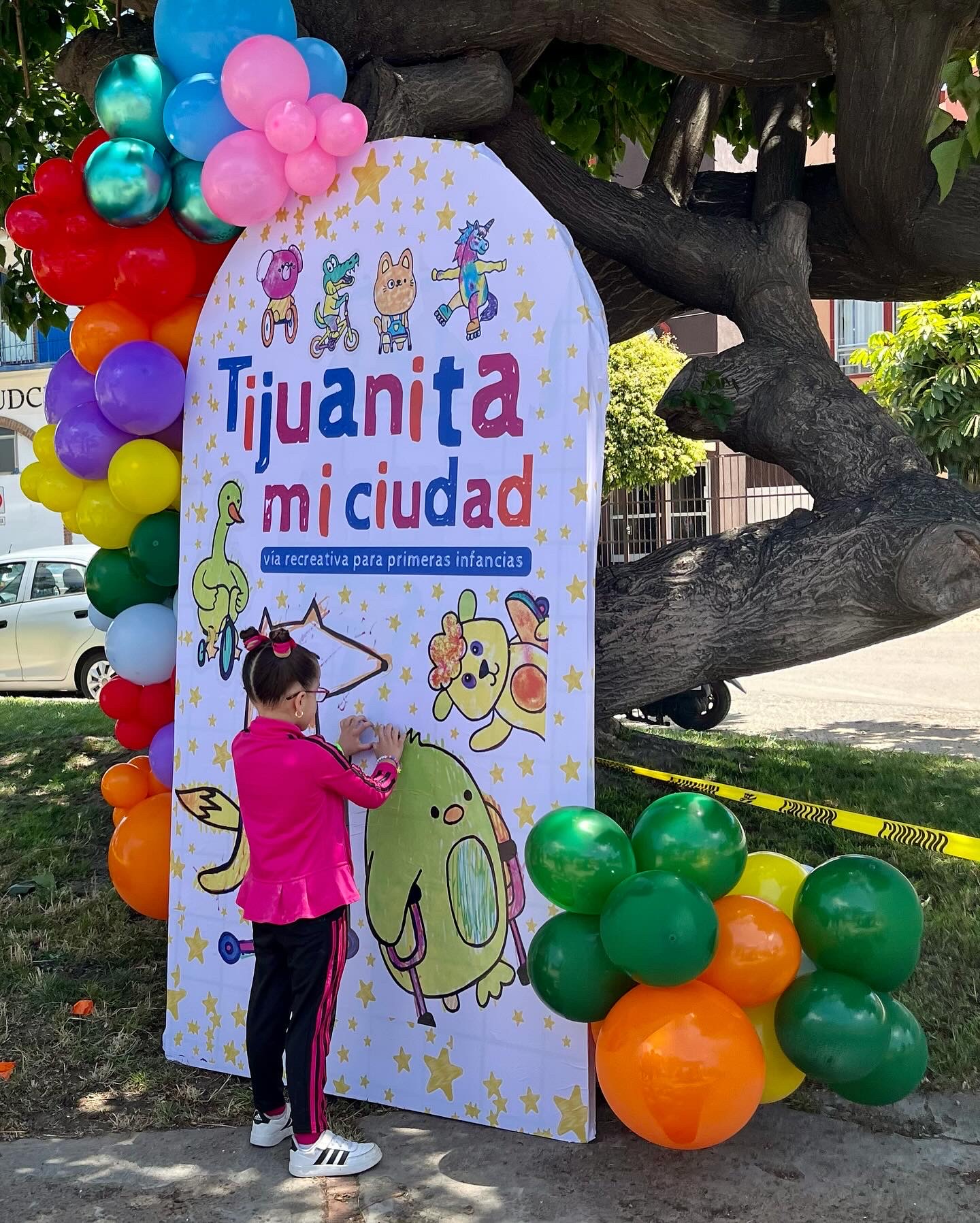 Club de lectura al aire libre en el jardín botánico
